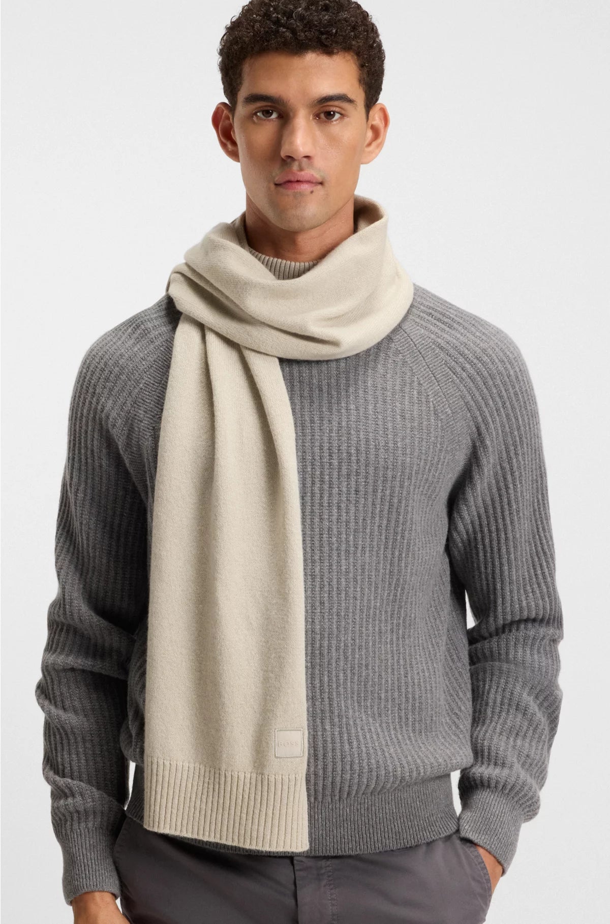 RIBBED-HEM PLAIN-KNIT SCARF WITH WOVEN LOGO BADGE